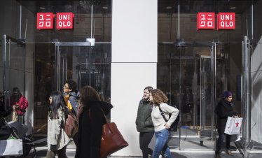 Оперативната печалба на собственика на Uniqlo расте с близо 50%