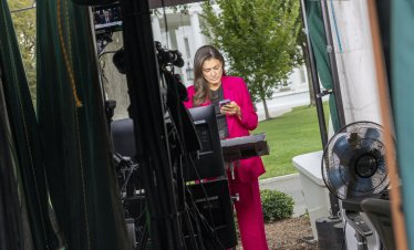 CNN, MS NOW и Politico съдят администрацията на Тръмп за отнетия достъп до Белия дом