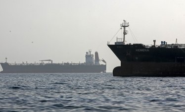Оператори на кораби предлагат щедри бонуси, за да накарат екипажите да плават през Ормуз