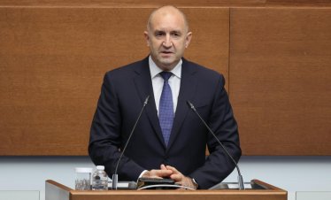 Радев: Намаляваме четирикратно продуктовите такси за електрическа и електронна техника