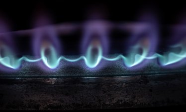ЕК не вижда проблем с полупразните хранилища, но цената на газа се удвои