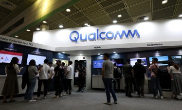 Qualcomm прогнозира ниска тримесечна печалба, очаква спадът в приходите от Apple да се ускори