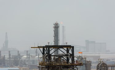 МАЕ: Световното търсене на петрол ще отбележи първия си годишен спад от 2020 г. насам