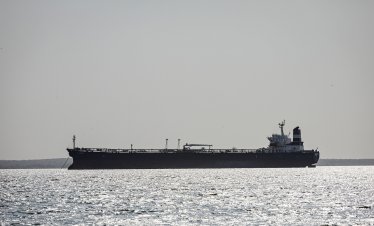 ЕС и Г7 обмислят забрана на морските услуги за износа на руски петрол вместо ценови таван