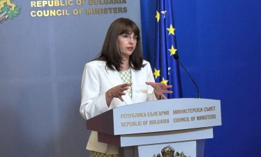 Обсъждат се варианти за повишаване на детските надбавки и помощите за ученици