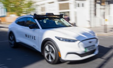 Uber започва записвания за първите желаещи да ползват роботаксита в Лондон