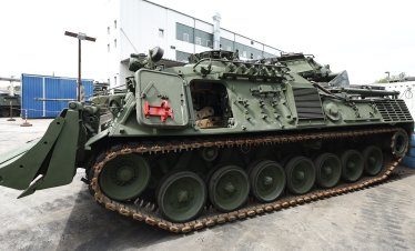 Компанията майка на бензиновия двигател придобива производител на бронирани машини за 1,6 млрд. евро