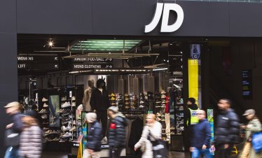 JD Sports снижи прогнозите си, тъй като потребителите харчат по-малко за маратонки