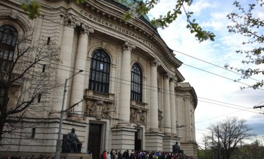 Ограничават ръста на таксите за платено обучение в университетите