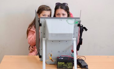 Избирателната активност към 15 ч. е 15,1%