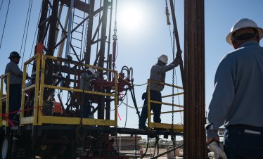 Петролът поскъпва, след като Тръмп нареди блокада на танкери край Венецуела*