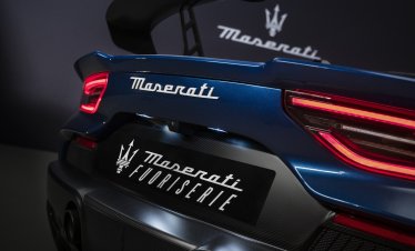Maserati MC12 и GT2 Stradale Fuoriserie заемат централно място на Villa La Massa Excellence 2026