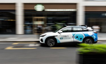 Uber и китайската Pony AI ще разположат над 2 хил. роботаксита в Европа