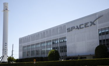 SpaceX напредва с плановете за най-голямото IPO на всички времена