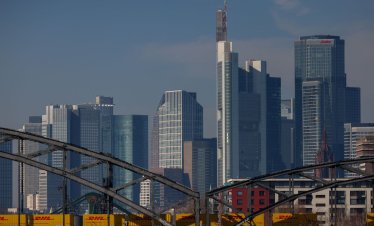 Банките в еврозоната затягат условията за кредитиране на бизнеса и домакинствата