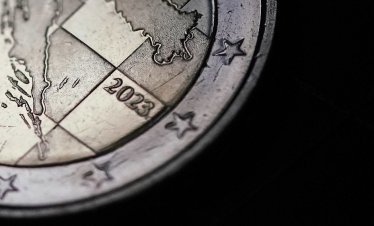 Правителството ще ограничава дефицита с приходи от данък върху свръхпечалбите и хазарта