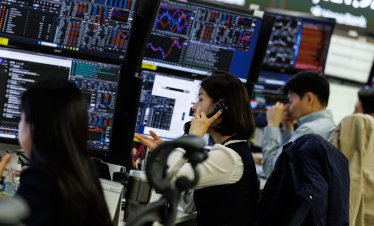Южнокорейските индекси се сринаха под натиска на разпродажбите в сектора на чиповете