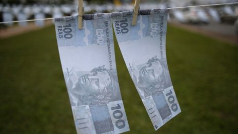 Дефицитът по текущата сметка на Бразилия се е свил почти наполовина през 2015 г.
