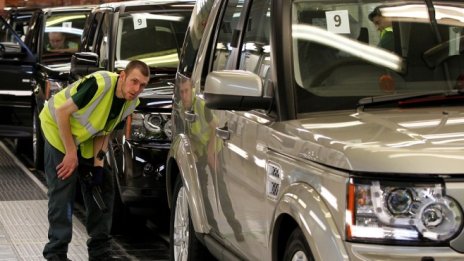  Най-големият производител на автомобили във Великобритания съкращава 1000 души