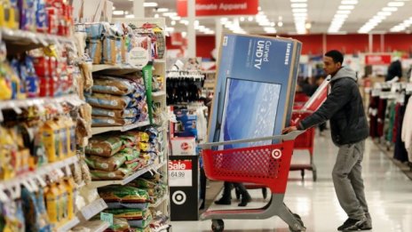 Продажбите на дребно в САЩ се възстановяват след три поредни месеца на спад