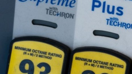 Американците поемат на път с най-високите цени на бензина от 2014 г. насам