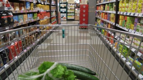 Продажбите на дребно в САЩ растат със стабилни темпове