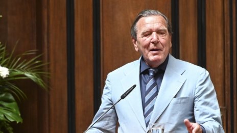 Шрьодер е преизбран за председател на надзорния съвет на "Роснефт“ 