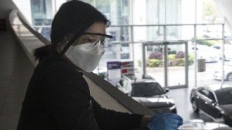 Продажбите на автомобили в Китай нарастват за пръв път от почти година