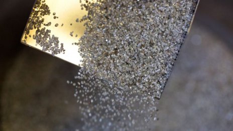 Производителите на диаманти се чудят какво да правят с инвентар за милиарди