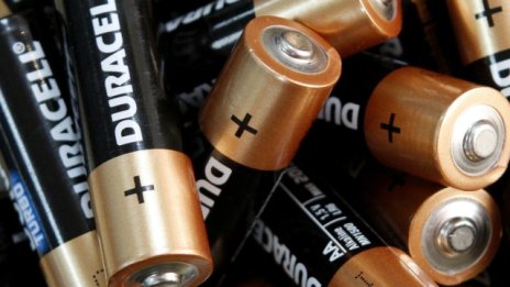 Procter & Gamble се разделя с Duracell