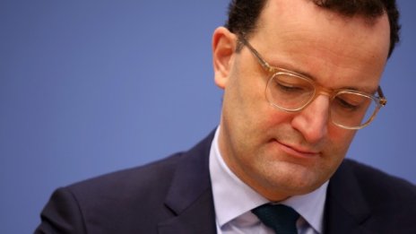 Помръкналата звезда на германския здравен министър