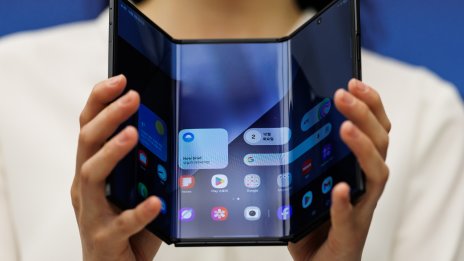 Samsung спира продажбите на двойно сгъваемия си смартфон за близо 3000 долара