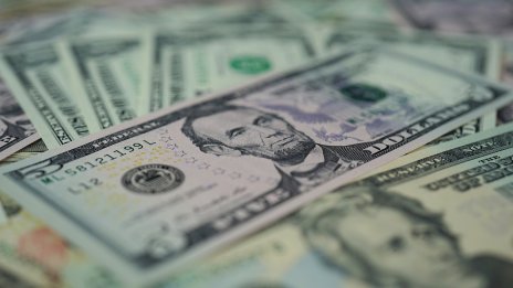 Богатството на милиардерите расте "невъобразимо", до десет години ще има петима трилионери