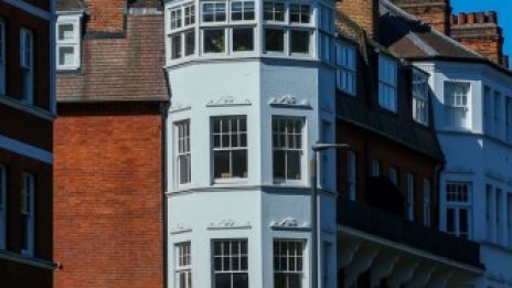 Силното търсене на жилища във Великобритания и САЩ се запазва и през август