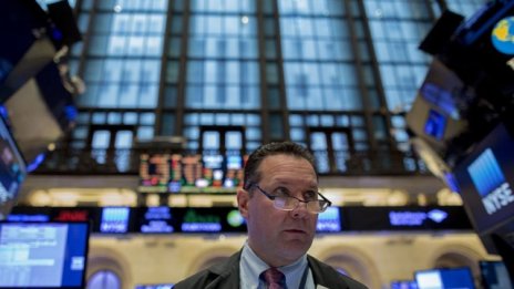 Dow Jones за кратко се повиши над 18 000 пункта за пръв път от април*