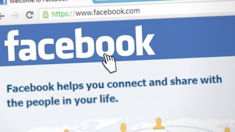 Млад малайзиец влиза в затвора за обида във Facebook