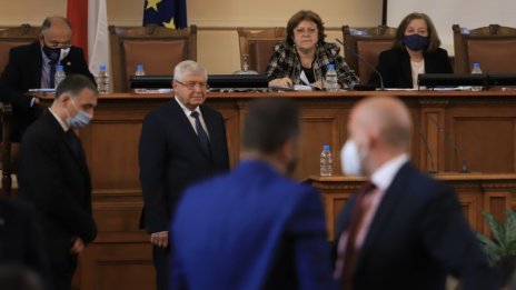 След скандал депутатите отложиха изслушването на Кирил Ананиев за бюджета