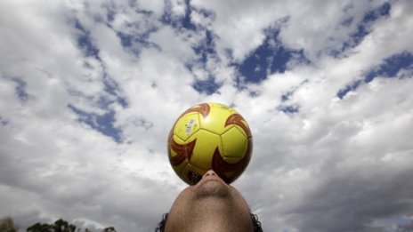 Футболните клубове са похарчили рекордните 6,37 млрд. долара за трансфери