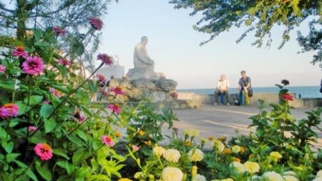 Общинският съвет в Поморие гласува против строежа на хотел до Яворовите скали