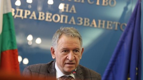 МЗ: Смъртността от COVID сега е с една трета по-ниска от предишните вълни