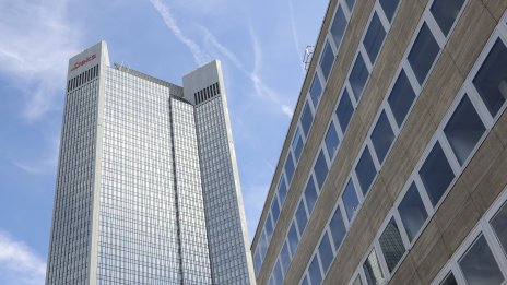 Залитането на Германия към дълга засилва натиска върху вялите имотни компании