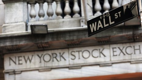 Леки изменения за индексите на Wall Street след статистическите данни*