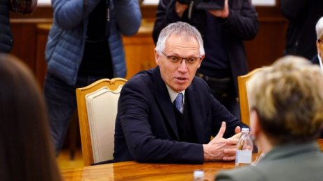 Карлос Таварес: Автоиндустрията ще се сблъска с недостиг на батерии и суровини