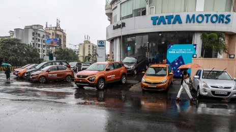 Tata Motors планира да раздели бизнеса си в две фирми