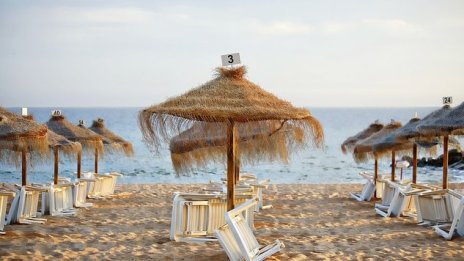 Ангелкова не открива проблеми с плажните заведения в „Слънчев бряг”