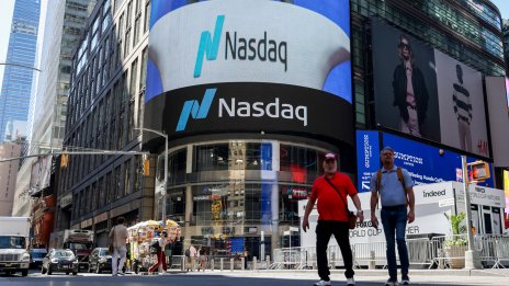 Разпродажбите на технологични акции разтърсват пазарите, Nasdaq спадна с 2%