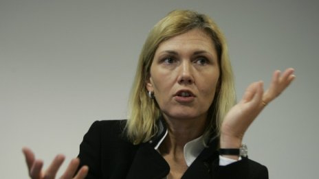 Какъв дълг има Нуриел Рубини?