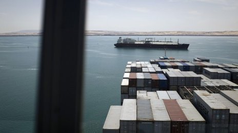 Заводите, внасящи части от Китай, са най-потърпевши от кризата в Суецкия канал