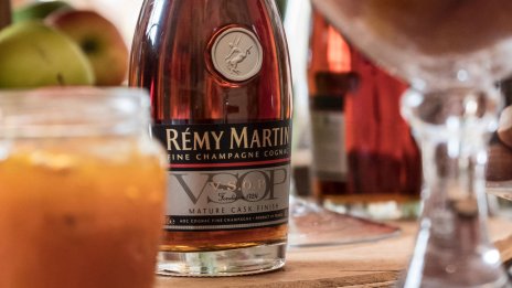 Remy Cointreau повиши прогнозата си за печалба след ръст на тримесечните продажби