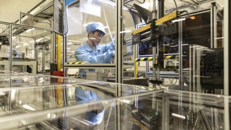 Производствената активност в Китай се е върнала към скромен растеж през август